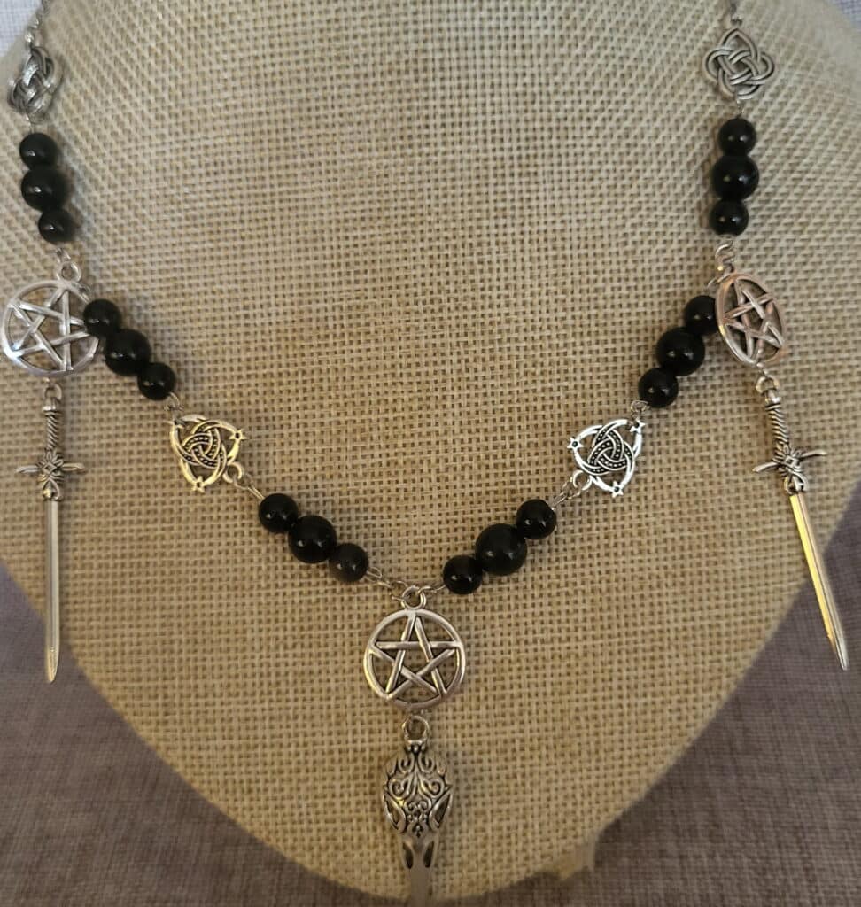 collier Morrigan