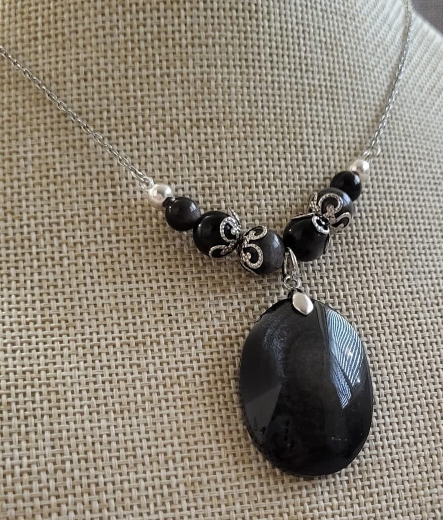 Collier le coeur noir