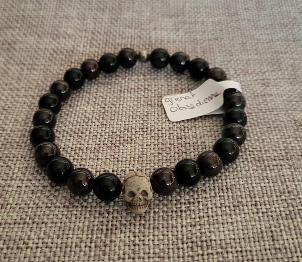 Bracelet crâne grenat et obsidienne