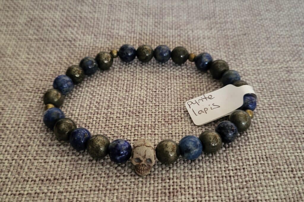 Bracelet crâne pyrite et lapis lazuli
