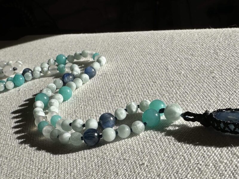 Collier Mala Sacré « Snotra » : Cyanite & Amazonite