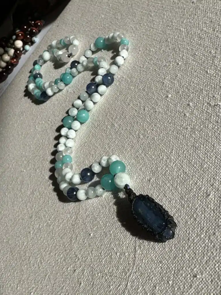 Collier Mala Sacré « Snotra » : Cyanite & Amazonite