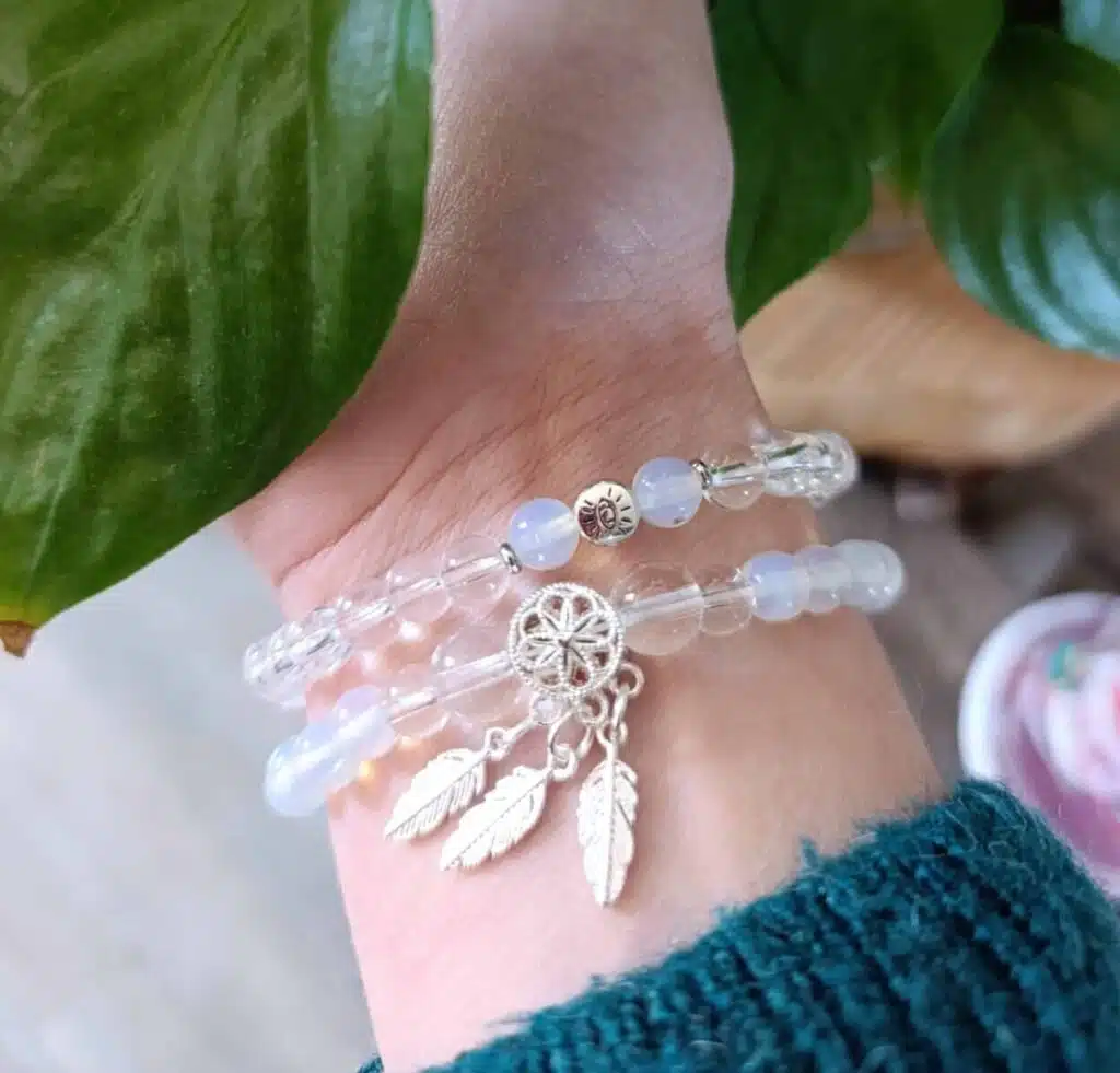 Bracelet talisman en opaline et cristal de Roche