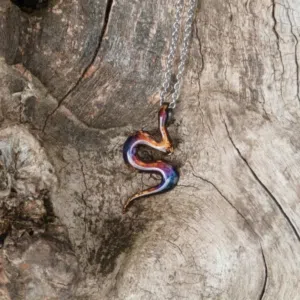 Pendentif serpent multicolore