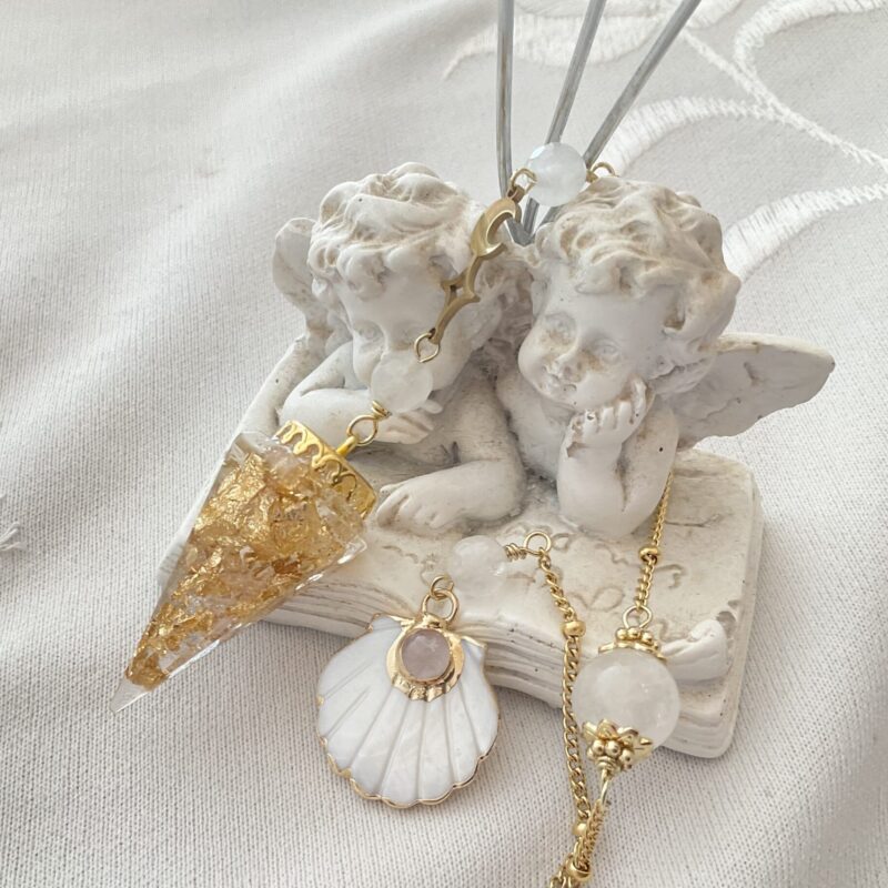 Pendule de divination Orgonite & Cristal de Roche - Coquille Saint Jacques en nacre