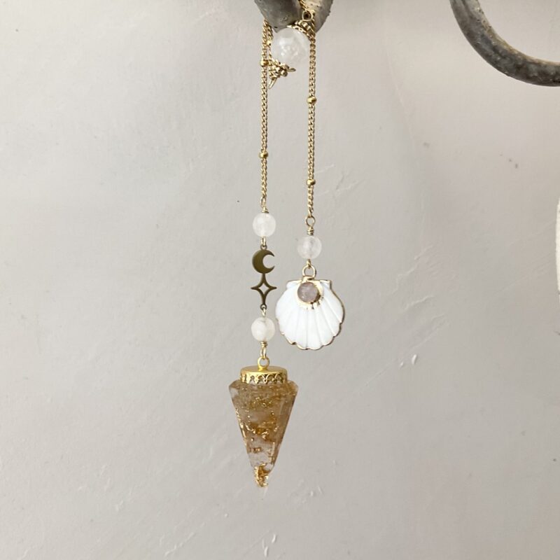 Pendule de divination Orgonite & Cristal de Roche - Coquille Saint Jacques en nacre