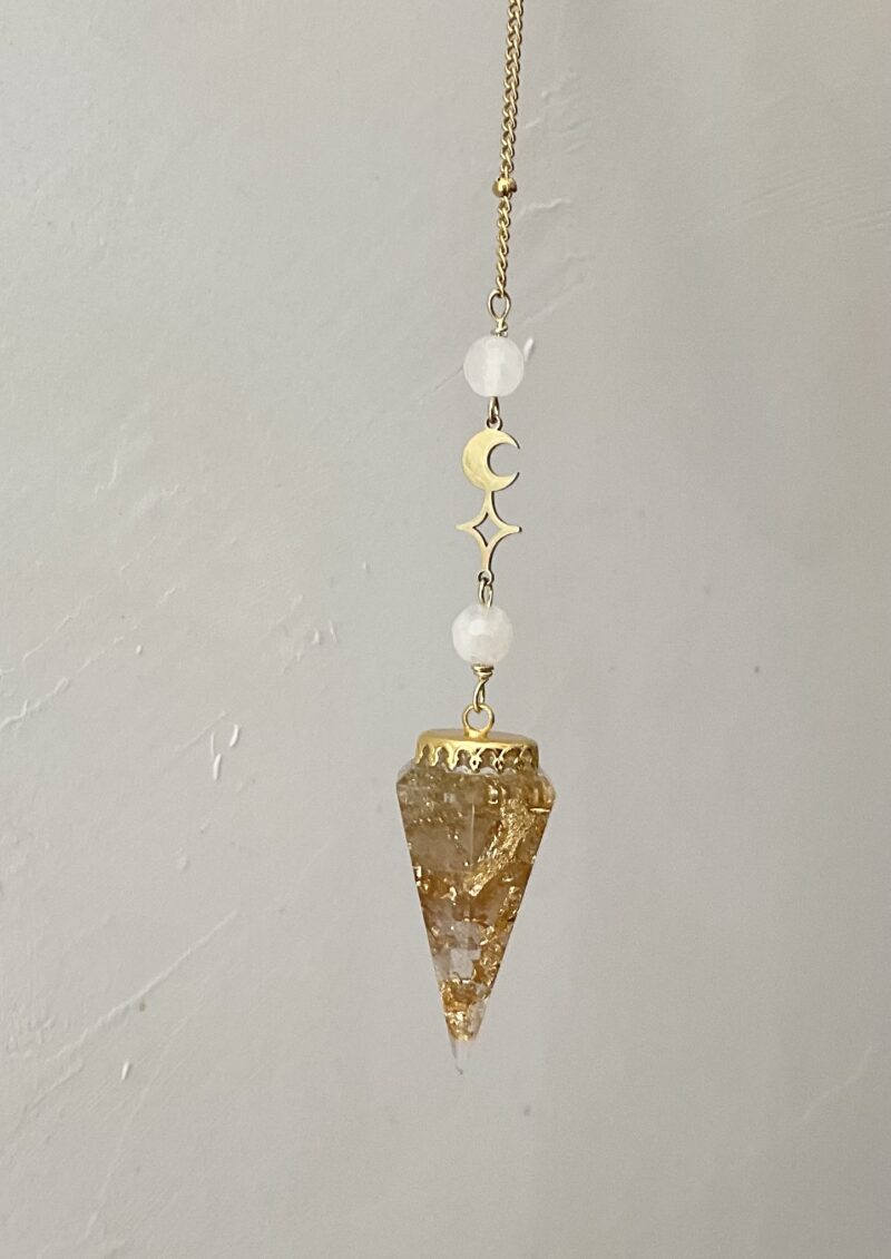 Pendule de divination Orgonite & Cristal de Roche - Coquille Saint Jacques en nacre
