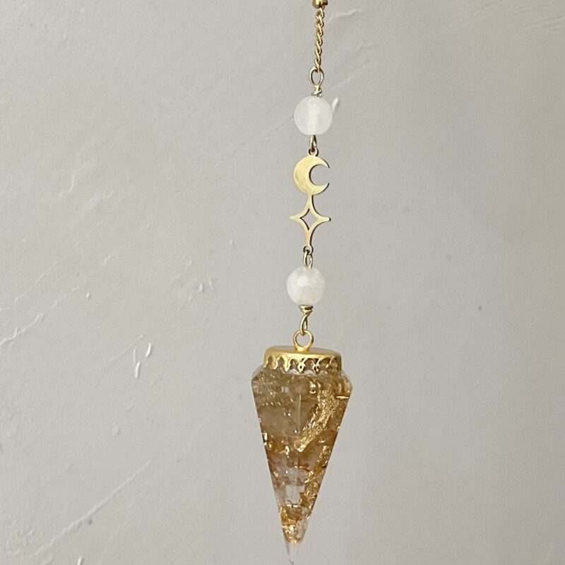 Pendule de divination Orgonite & Cristal de Roche - Coquille Saint Jacques en nacre