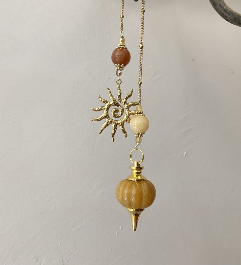 Pendule de divination en Jade couleur Topaze & Acier Doré