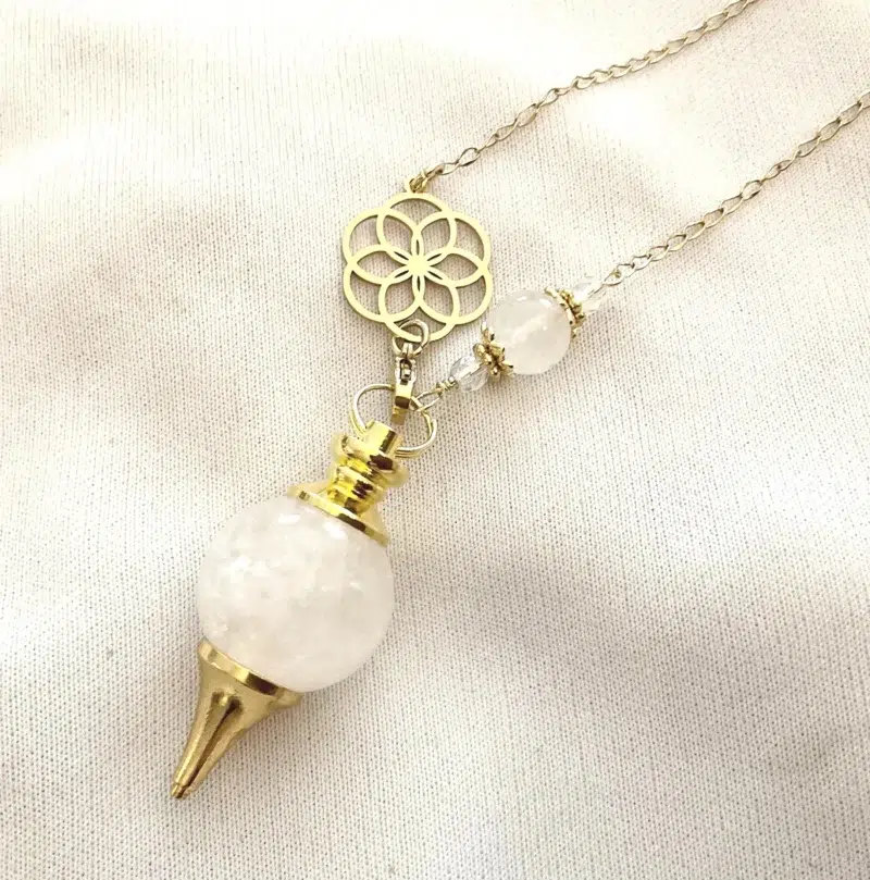 collier cristal 1 Collier pendule divinatoire - cristal de roche, fleur de vie en acier
