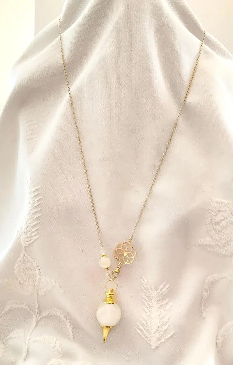 collier cristal 2 Collier pendule divinatoire - cristal de roche, fleur de vie en acier