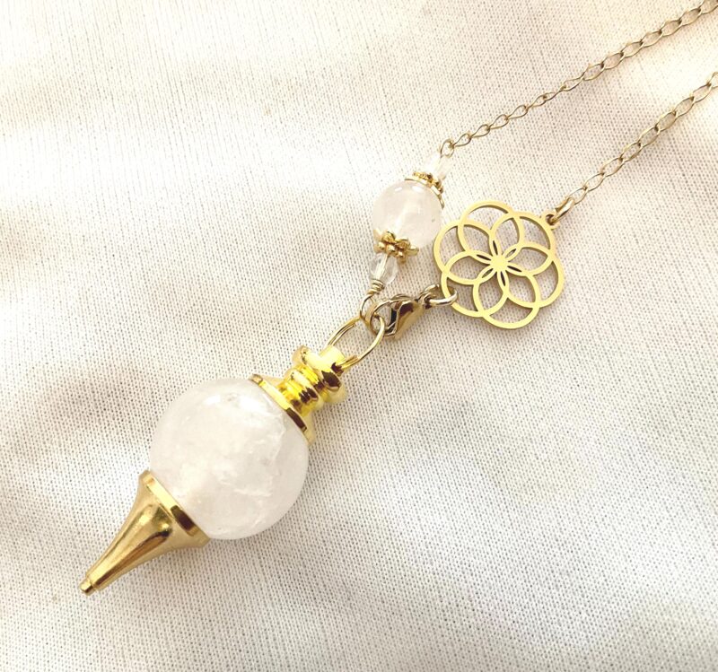 Collier pendule divinatoire - cristal de roche, fleur de vie en acier