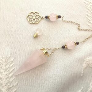 Pendule de divination avec fiole en quartz rose, grenat et fleur de vie