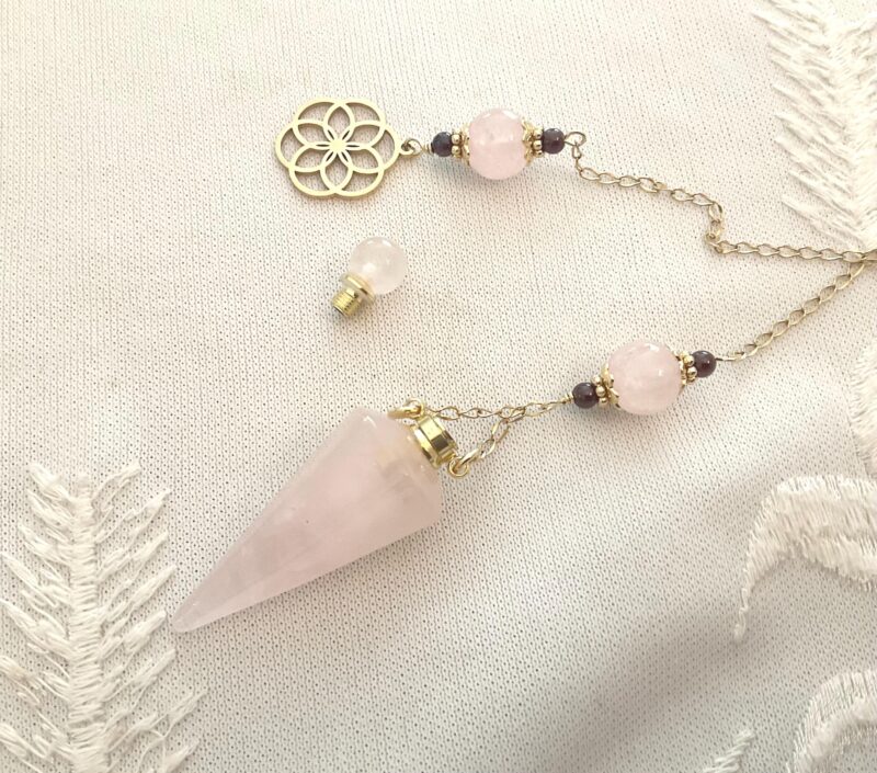 Pendule de divination avec fiole en quartz rose, grenat et fleur de vie