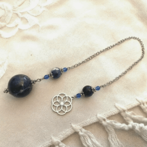 Pendule de divination en sodalite et fleur de vie