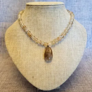 collier en quartz rutile