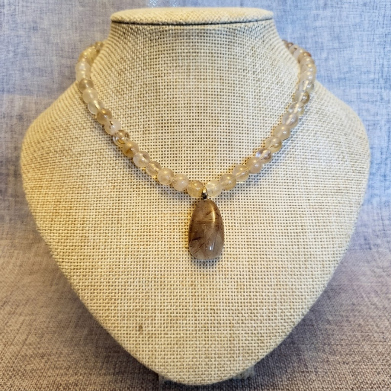 collier en quartz rutile