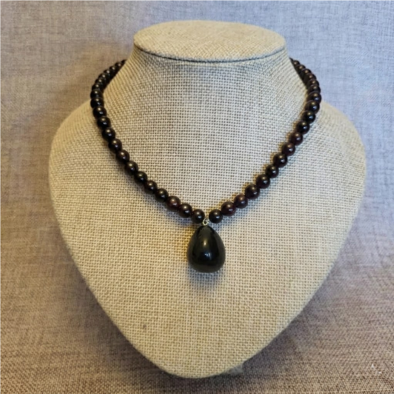 collier grenat rouge
