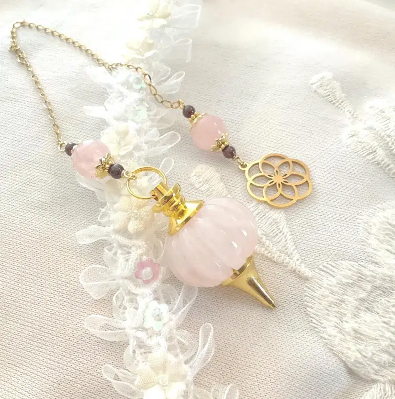Pendule de divination en Quartz rose, Grenat et Fleur de vie