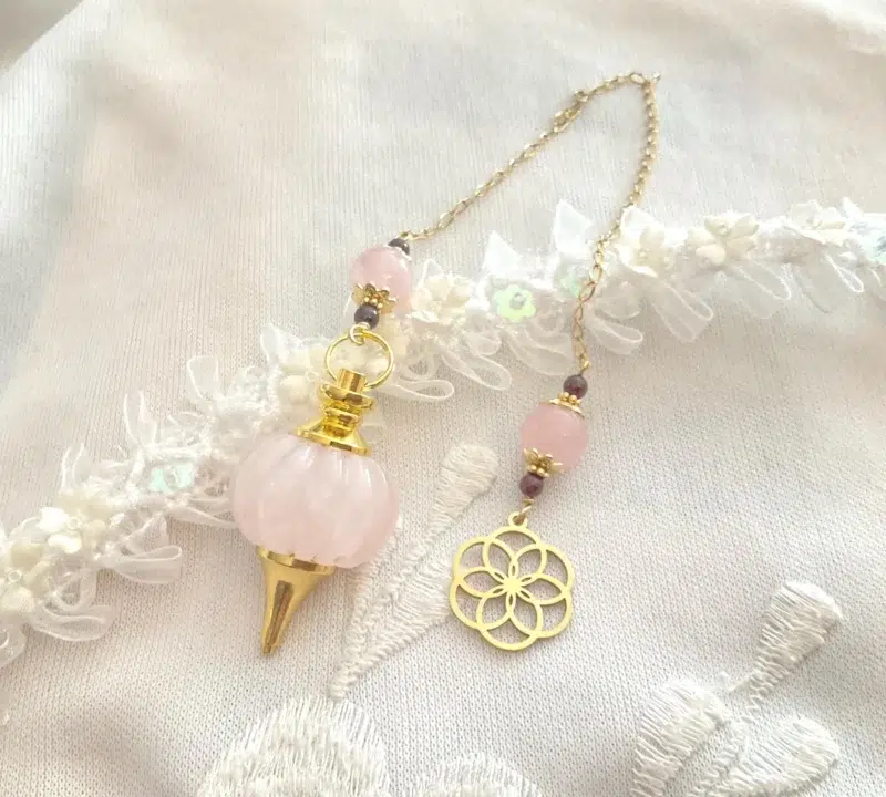Pendule de divination en Quartz rose, Grenat et Fleur de vie