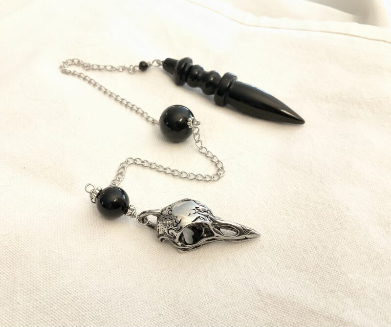 Pendule de Thot en Onyx, Obsidienne et Crâne de corbeau