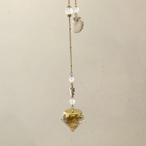 Pendule de divination Orgonite en cristal de roche et Coquille St Jacques