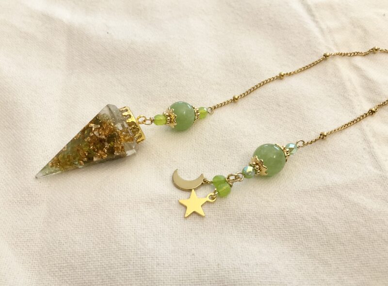 Pendule divinatoire Orgonite en Préhnite, Péridot - étoile/lune