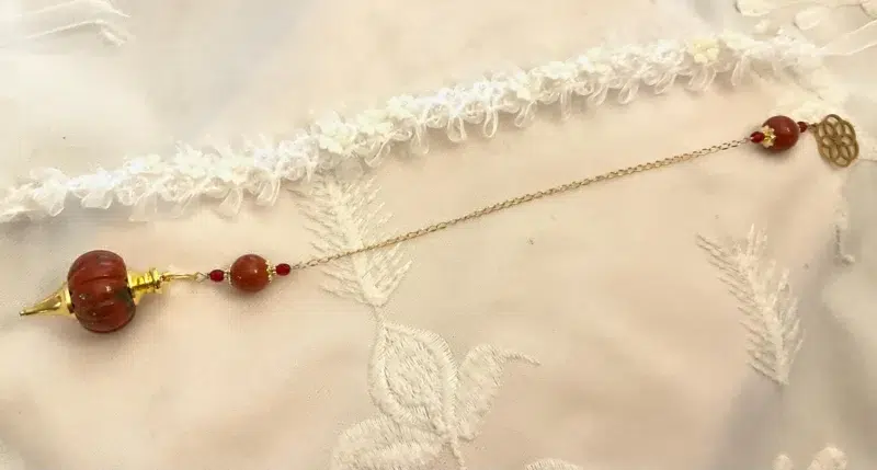 Pendule de divination en Jaspe rouge & Fleur de vie