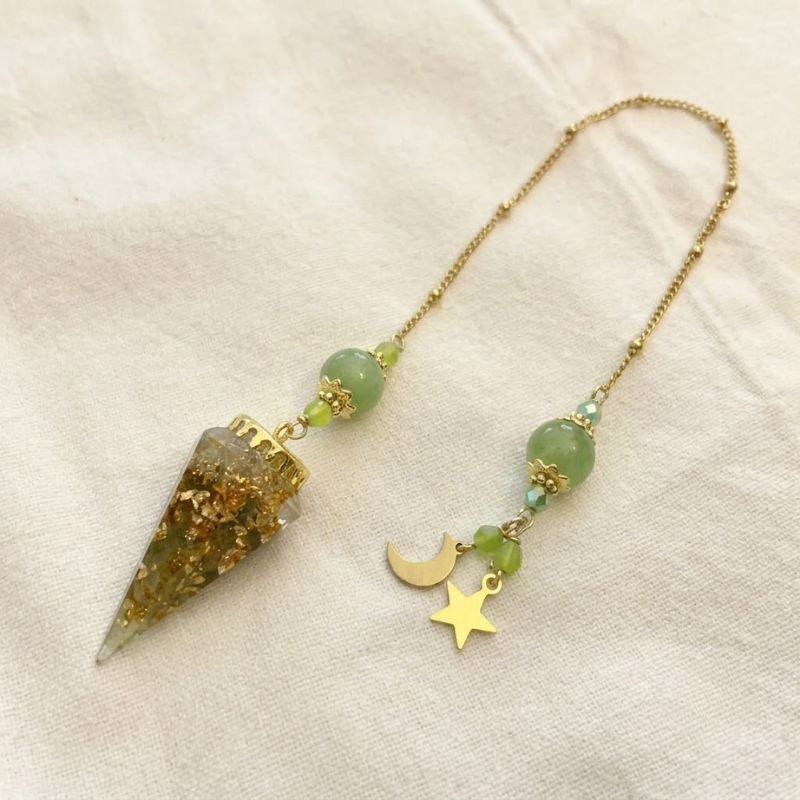 Pendule divinatoire Orgonite en prehnite perles en péridot étoile/lune