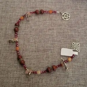 Échelle de sorcière rouge