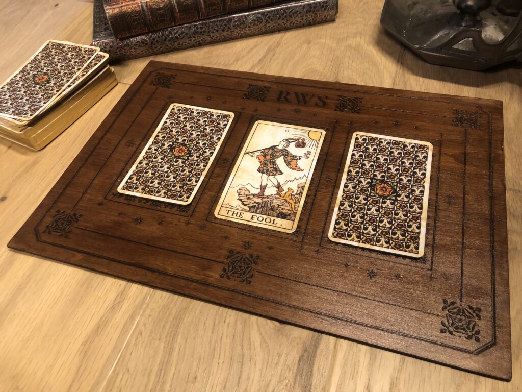 Planche de Tirage de Tarot inspirée du "RWS" - Outil Divinatoire