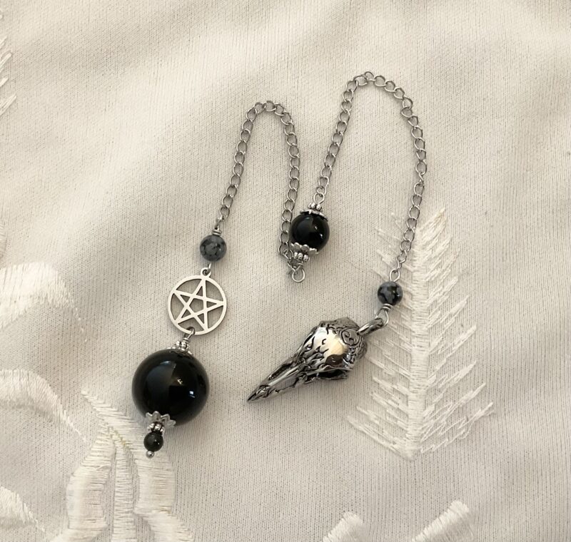 Pendule de divination en Obsidienne, Pentacle et Crâne de corbeau