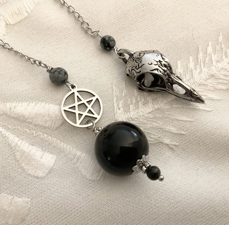 Pendule de divination en Obsidienne, Pentacle et Crâne de corbeau