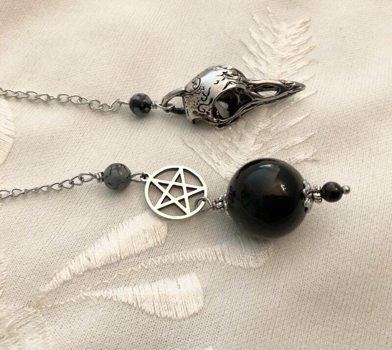 Pendule de divination en Obsidienne, Pentacle et Crâne de corbeau