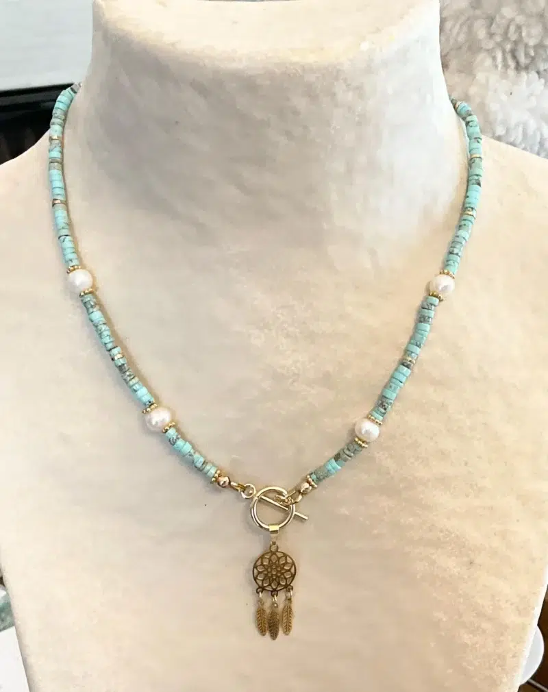 collier bleu 1 Collier Attrape-rêves en Jaspe turquoise et Perle d'eau douce