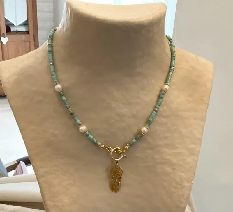 collier bleu 2 Collier Attrape-rêves en Jaspe turquoise et Perle d'eau douce