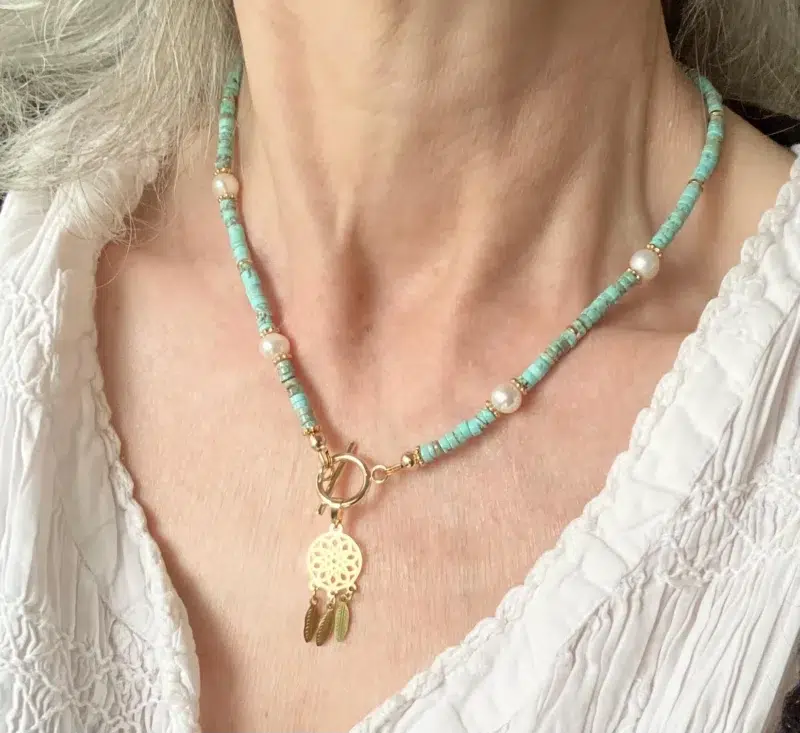 collier bleu 3 Collier Attrape-rêves en Jaspe turquoise et Perle d'eau douce