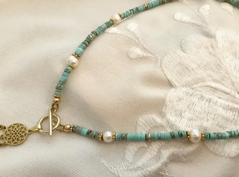 collier bleu 5 Collier Attrape-rêves en Jaspe turquoise et Perle d'eau douce