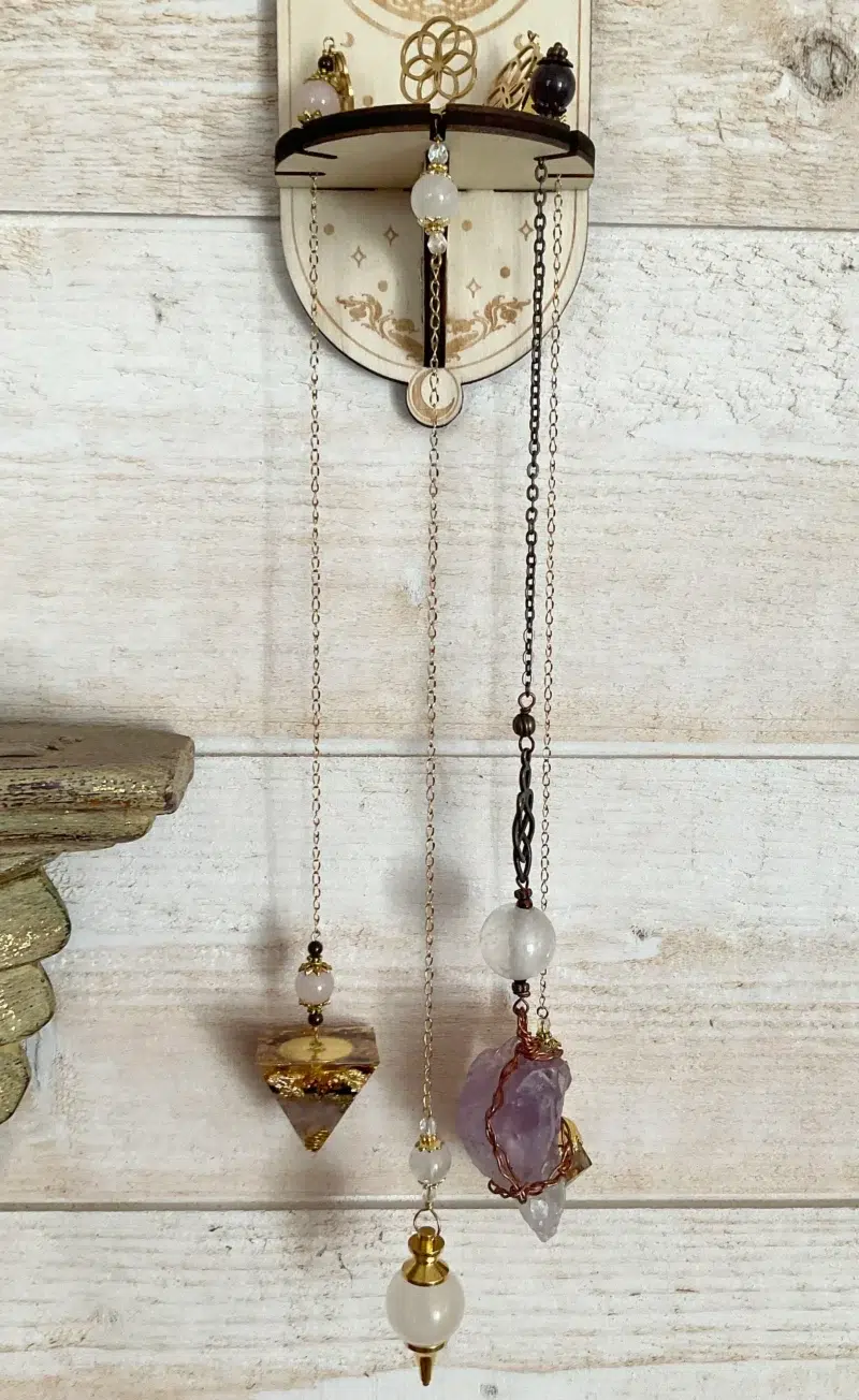 il_fullxfull.5851215086_s638 Pendule divinatoire en Cristal de roche et Fleur de vie en acier
