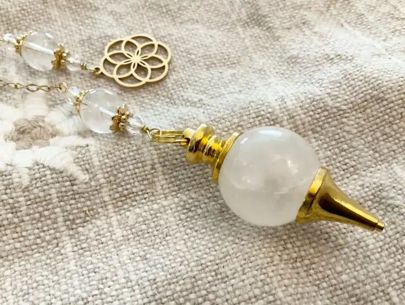 il_fullxfull.7288505683_lh04 Pendule divinatoire en Cristal de roche et Fleur de vie en acier