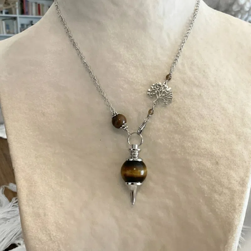 Collier/Pendule divinatoire oeil de tigre et arbre de vie
