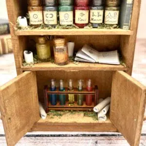 L'Armoire de l'Alchimiste - Curiosités miniatures