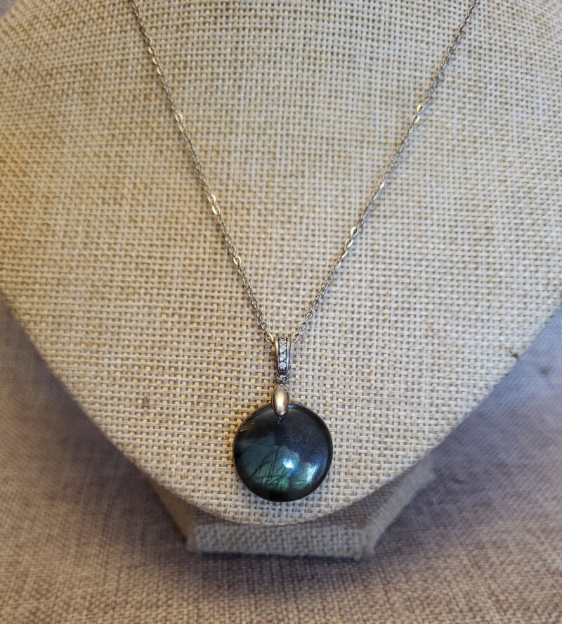 Pendentif en Labradorite bleue