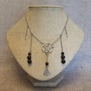 collier red witch